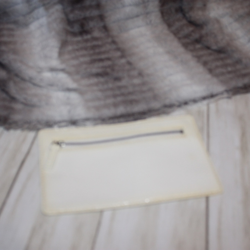 Micheal Kors• Clear and White Zebra print tote - Picture 8 of 13